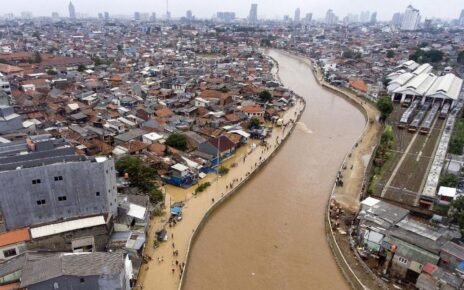 Pemerintah Lanjutkan Normalisasi Sungai Ciliwung, Target Selesai 2026