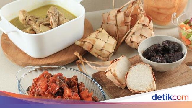 Sedapnya Ketupat Lebaran Berlauk Lengkap Buatan Sendiri