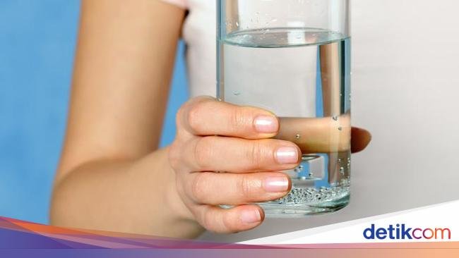 Ikuti Tips Minum Air Putih Ini agar Tidak Dehidrasi Selama Puasa