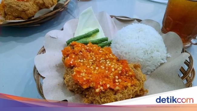 Kocak! Pasangan Ini Batal Putus Gegara Jajan Ayam Geprek