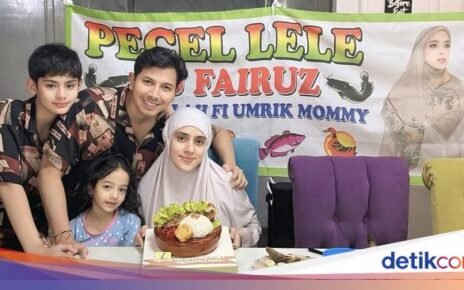 Fairuz A. Rafiq Nikmati Kue Pecel Lele hingga Sate bersama Keluarga