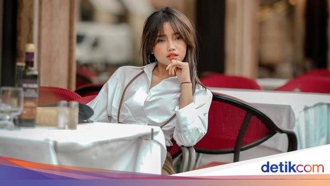 Gaya Imut Fuji saat Kulineran di Malaysia dan Jepang