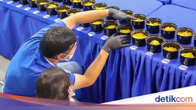 Keren! Rekor Deretan Mangkuk Mie Terpanjang di Dunia Dipecahkan