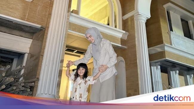 Ria Ricis Nikmati Sushi hingga Beefsteak Bareng Anak