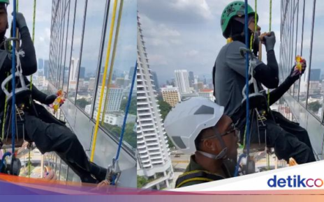 Santuy! Petugas Pembersih Kaca Gedung Ini Makan di Atas Ketinggian