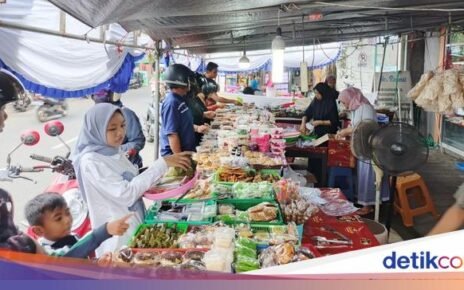 Ramai 'War Takjil' Saat Ramadan, Begini Hukumnya dalam Islam