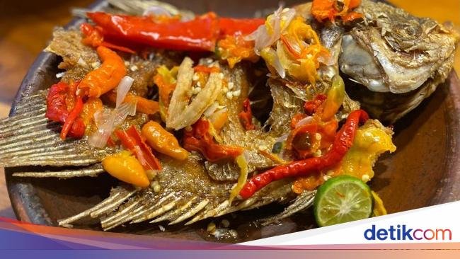 Istimewa! Pecak Gurame dan Garang Asem Sedap di Resto Joglo